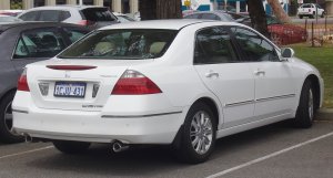 2560px-2006_Honda_Accord_V6L_sedan_2018-11-02.jpg