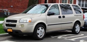 2007_Chevrolet_Uplander_LS_39L_front_42219.jpg