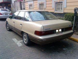Ford_Taurus_1990_Mex.jpg