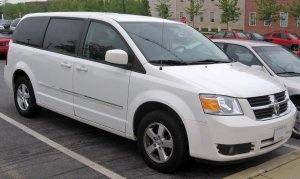2008_Dodge_Grand_Caravan_SXT.jpg
